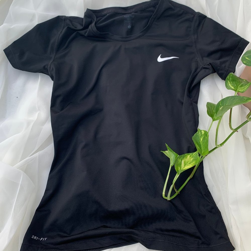 black workout top